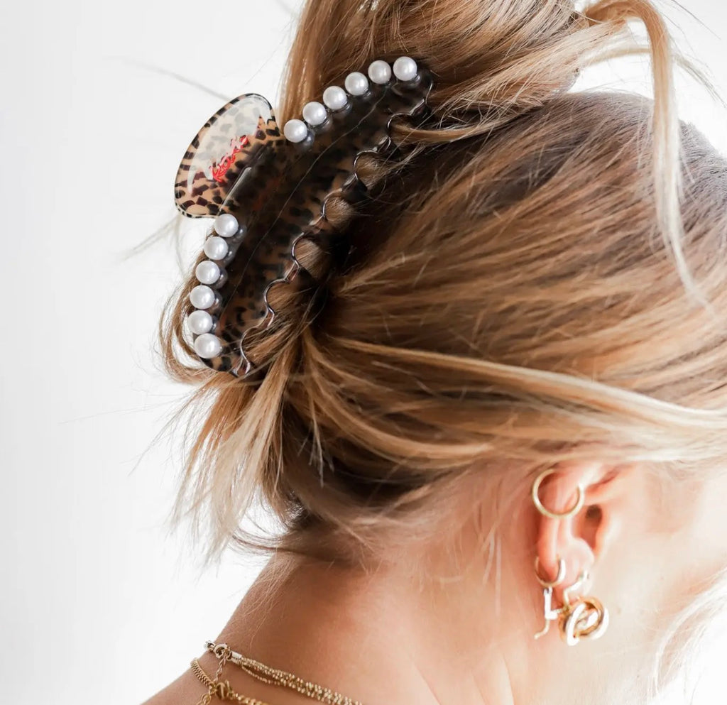 Love is in the Hair Oversized Claw
