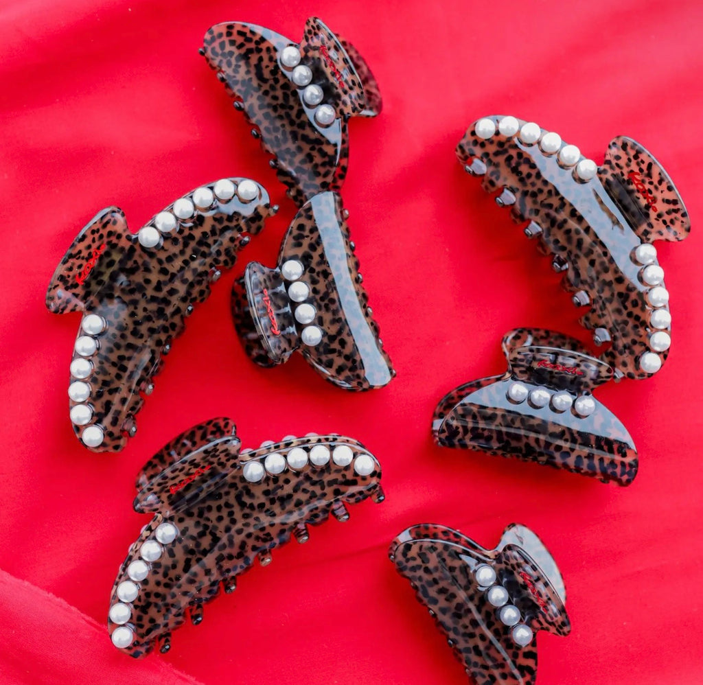 Love is in the Hair Oversized Claw